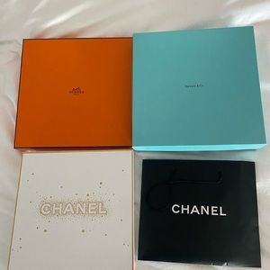 🖤Lot of cute boxes, jewelery pouches, glasses cases, ribbon, and Chanel book 🖤